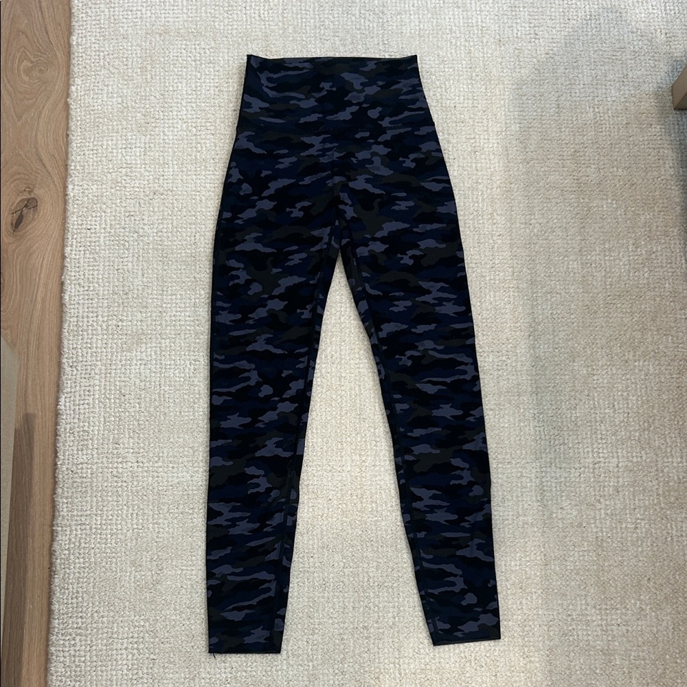 Aerie Kids Blue and Black Camo Leggings